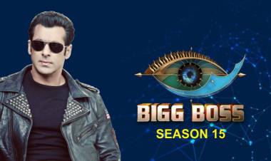 BIG BOSS SEASON 15 - TEJASSWI PRAKASH HOLDS THE WINNER TROPHY