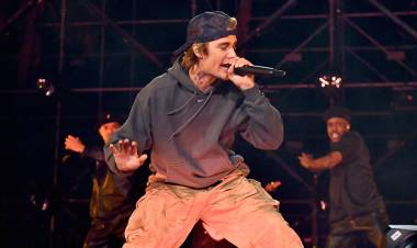 Justin Bieber’s face paralyzed after rare disorder diagnosis